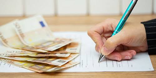 Assinatura de um contrato de financiamento